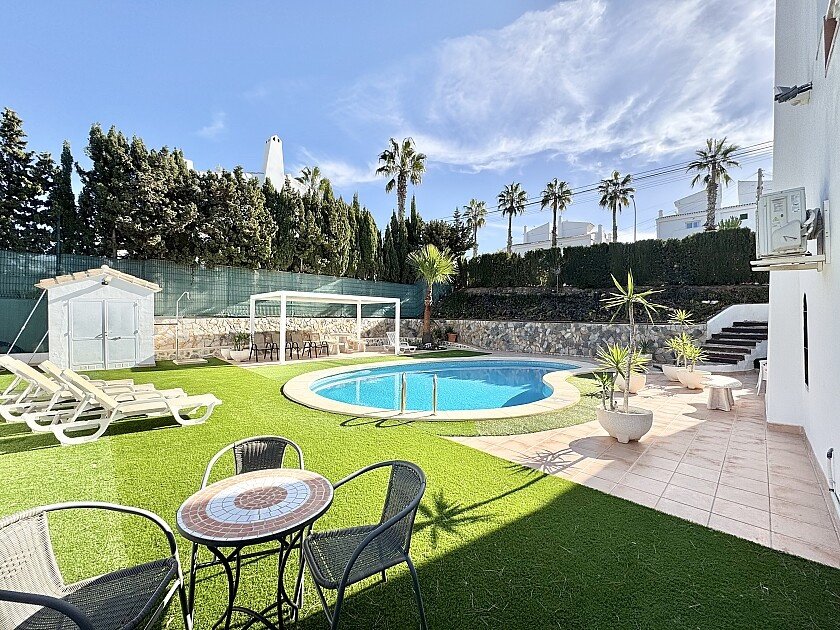 Villa i Villamartin, Alicante, Spanien 4 sovrum, 150 kvm. Nr. 111160