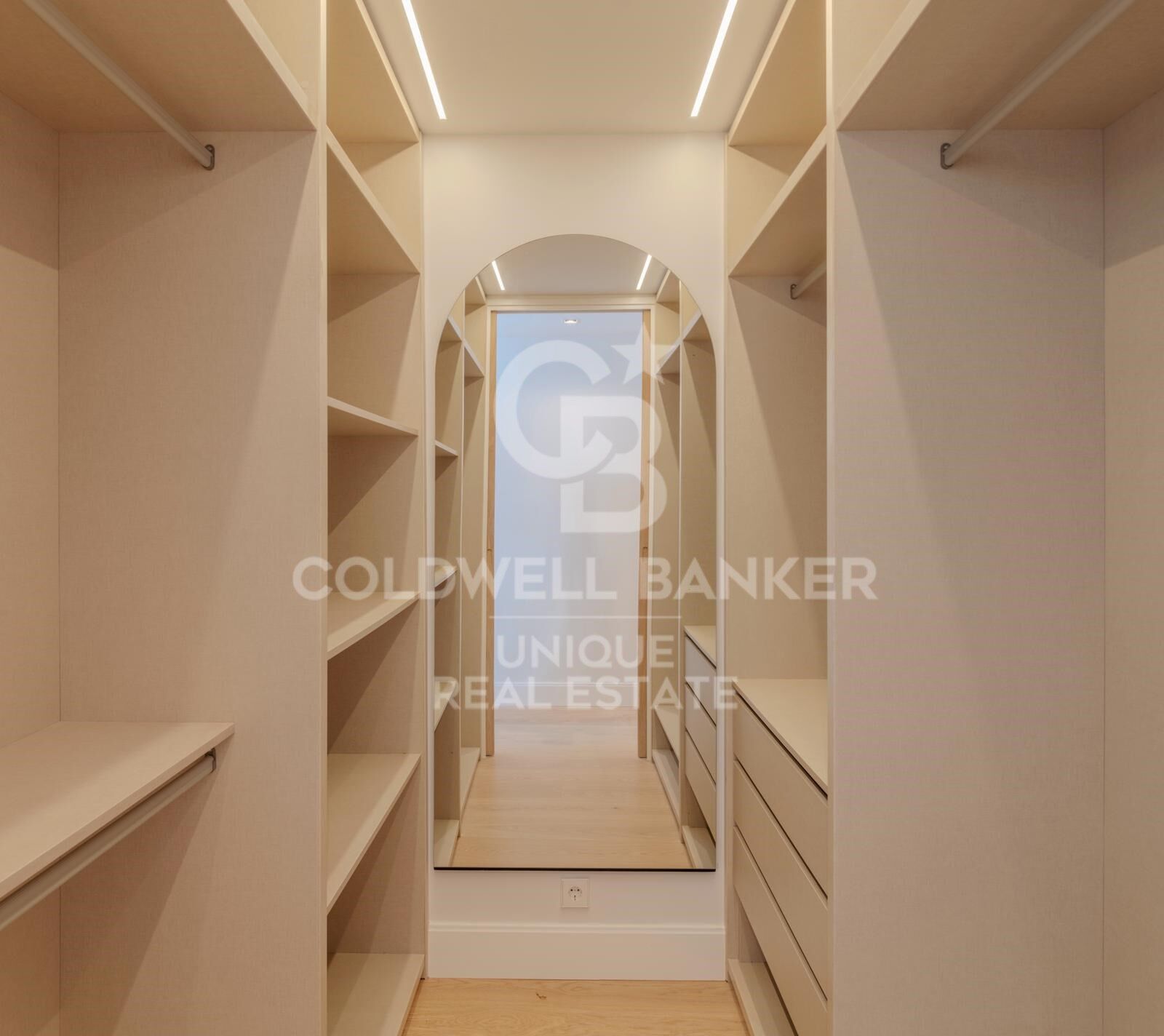 Wohnung in Madrid, Spanien 2 Schlafzimmer, 98 m2 Nr. 179136