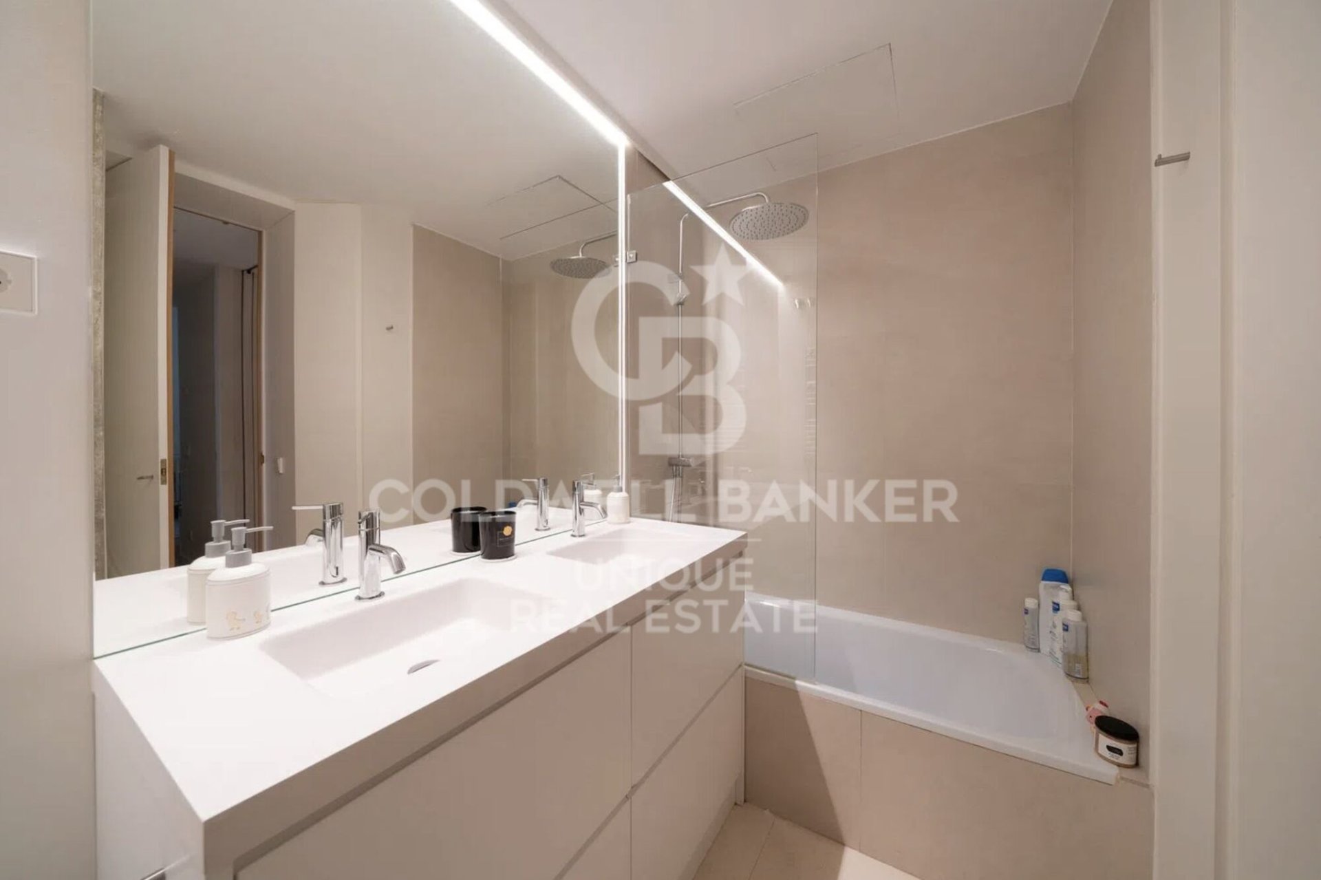 Apartment à Madrid, Espagne 4 chambres, 160 m2 No. 178846