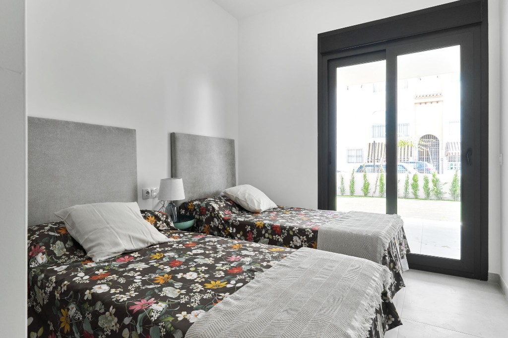 Apartamento en Torrevieja, Alicante, España 2 dormitorios, 90 m2 No. 144793