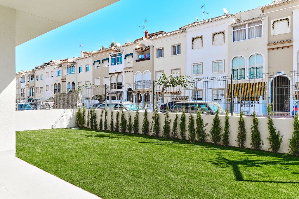 Apartamento en Torrevieja, Alicante, España 2 dormitorios, 90 m2 No. 144793