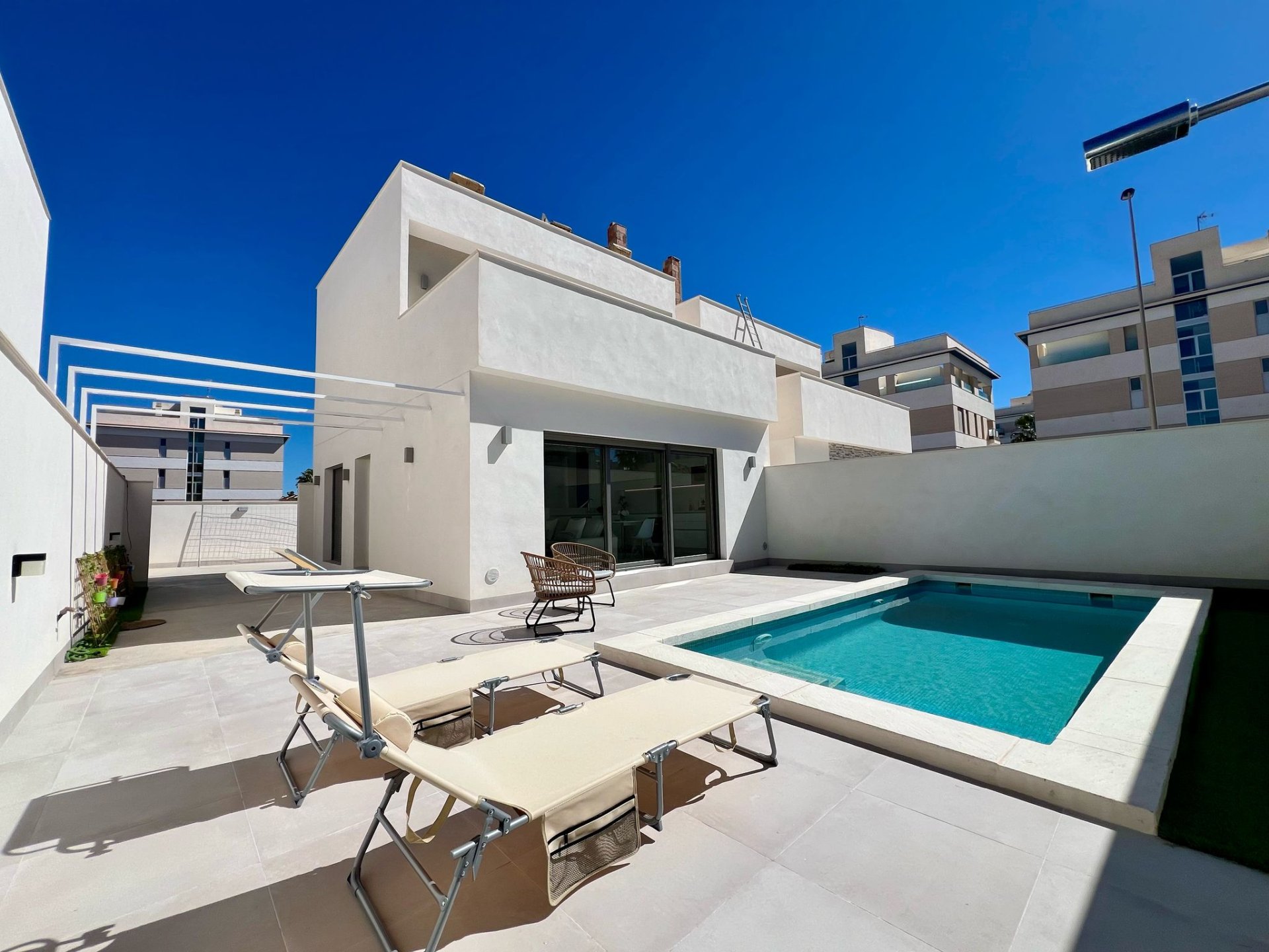 Villa a Villamartin, Alicante, Spagna 3 camere da letto, 117 mq. N° 134076