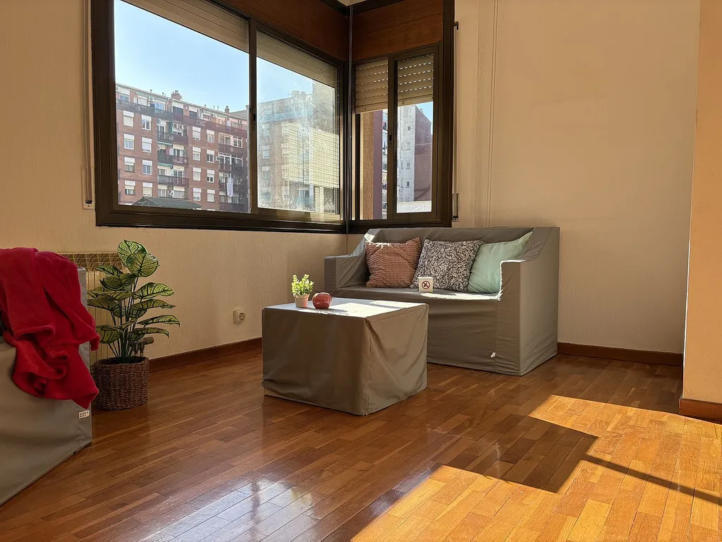 Apartamento en Barcelona, España 3 dormitorios, 80 m2 No. 141090