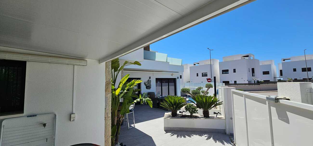 Villa i Los Montesinos, Alicante, Spanien 3 sovrum,  Nr. 195437