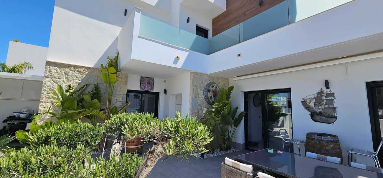 Villa i Los Montesinos, Alicante, Spanien 3 sovrum,  Nr. 195437