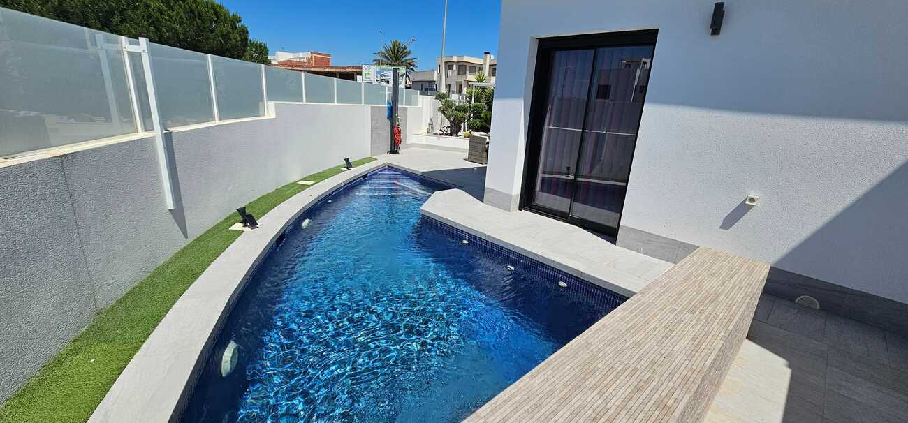 Villa i Los Montesinos, Alicante, Spanien 3 sovrum,  Nr. 195437