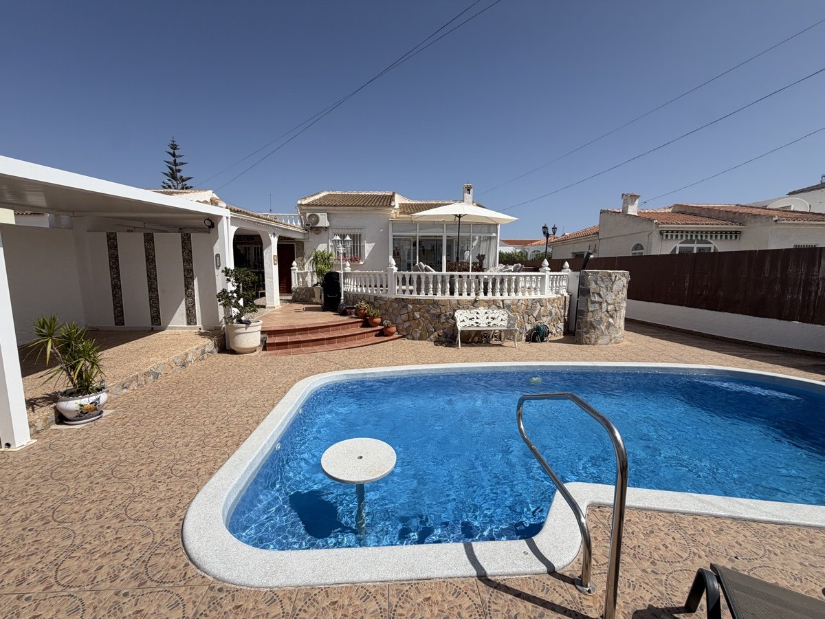 Bungalowi San Luis, Alicante, Espanja 3 makuuhuonetta, 142 m2 No. 195438