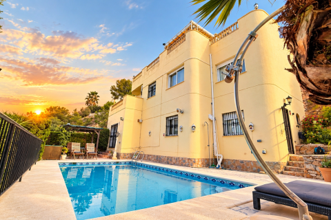 Villa i Villamartin, Alicante, Spanien 5 sovrum, 214 kvm. Nr. 196161
