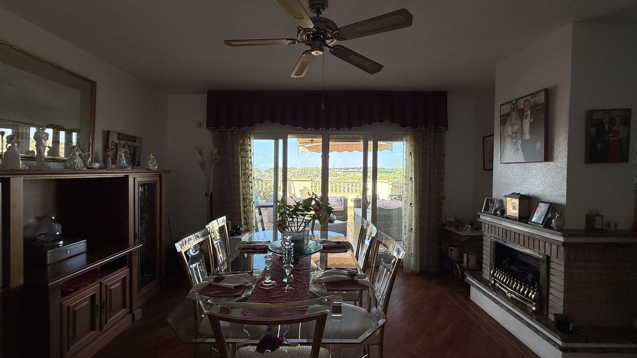 Villa i Villamartin, Alicante, Spanien 5 sovrum, 214 kvm. Nr. 196161