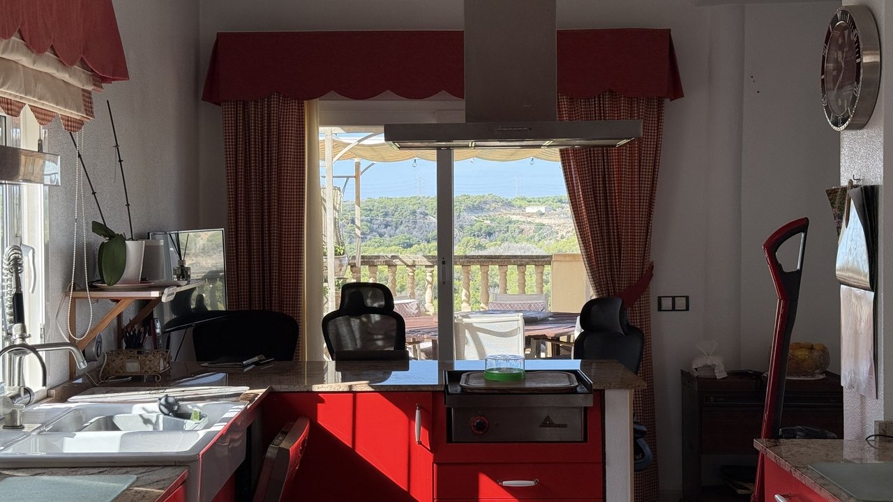 Villa i Villamartin, Alicante, Spanien 5 sovrum, 214 kvm. Nr. 196161