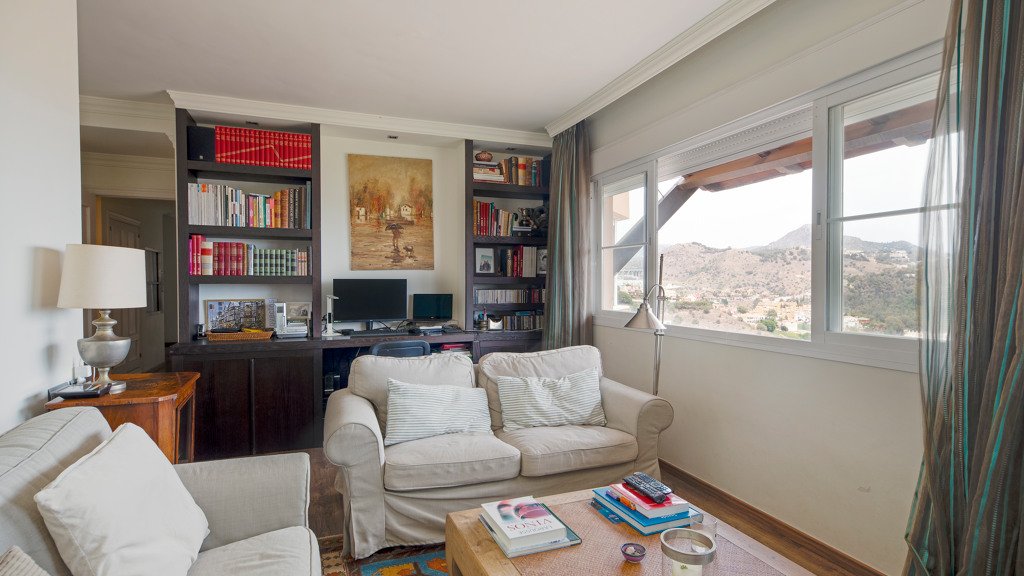 Talo Malaga, Espanja 5 makuuhuonetta, 454 m2 No. 66092