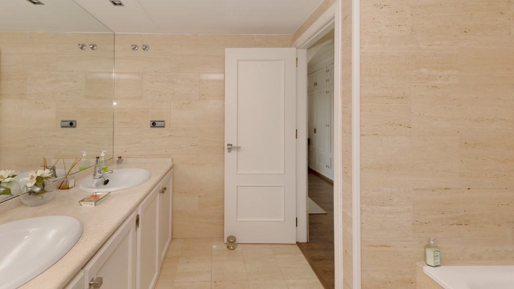 Talo Malaga, Espanja 5 makuuhuonetta, 454 m2 No. 66092