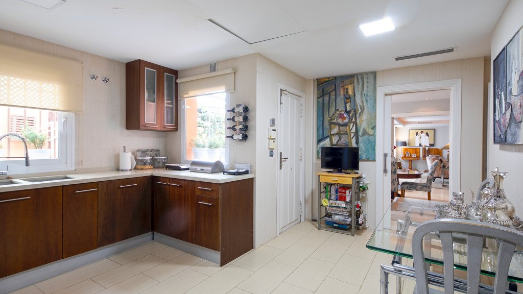 Talo Malaga, Espanja 5 makuuhuonetta, 454 m2 No. 66092