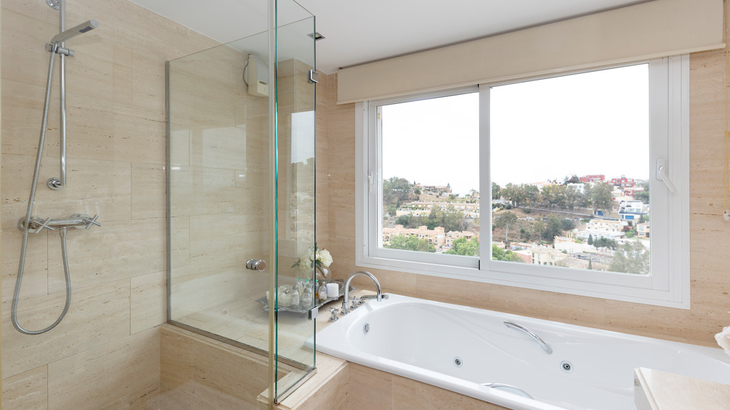 Talo Malaga, Espanja 5 makuuhuonetta, 454 m2 No. 66092