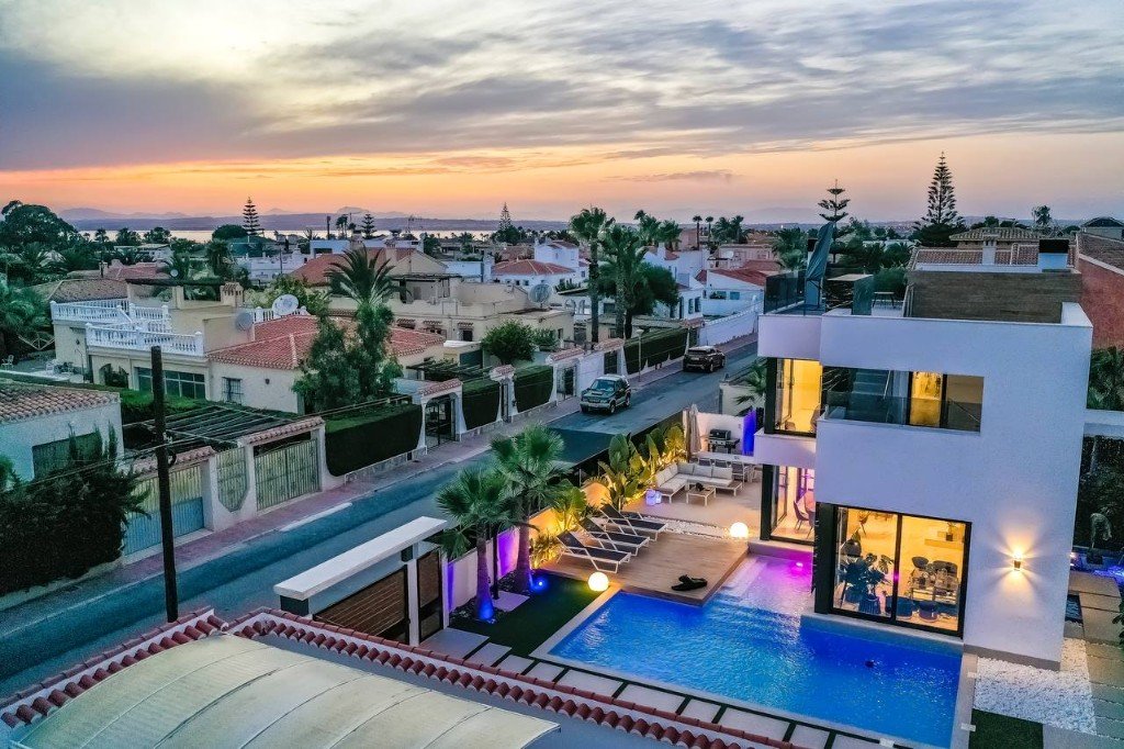 Villa Torrevieja, Alicante, Spānijā 3 istabas, 172 m2 Nr. 144927
