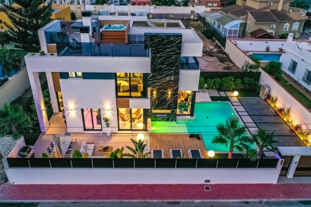 Villa Torrevieja, Alicante, Spānijā 3 istabas, 172 m2 Nr. 144927