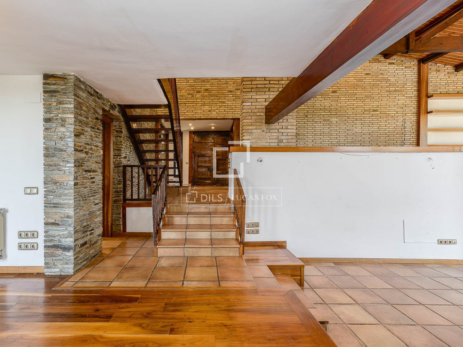 Villa in Barcelona, Spain 6 bedrooms, 402 sq.m. No. 150596