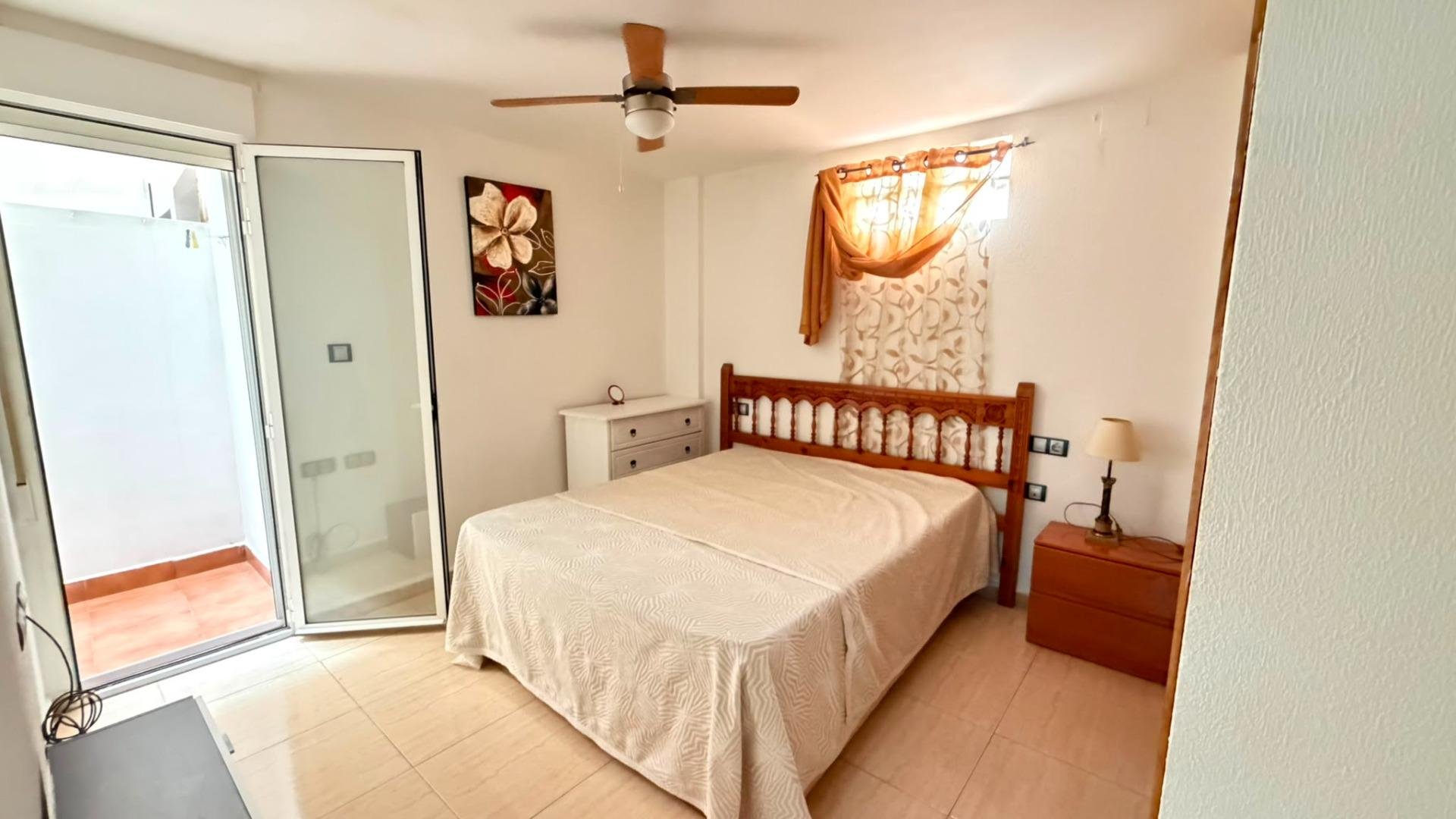 Apartamento en Torrevieja, Alicante, España 2 dormitorios, 72 m2 No. 183060