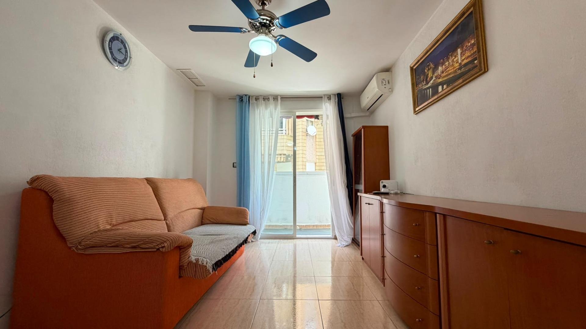 Apartamento en Torrevieja, Alicante, España 2 dormitorios, 72 m2 No. 183060