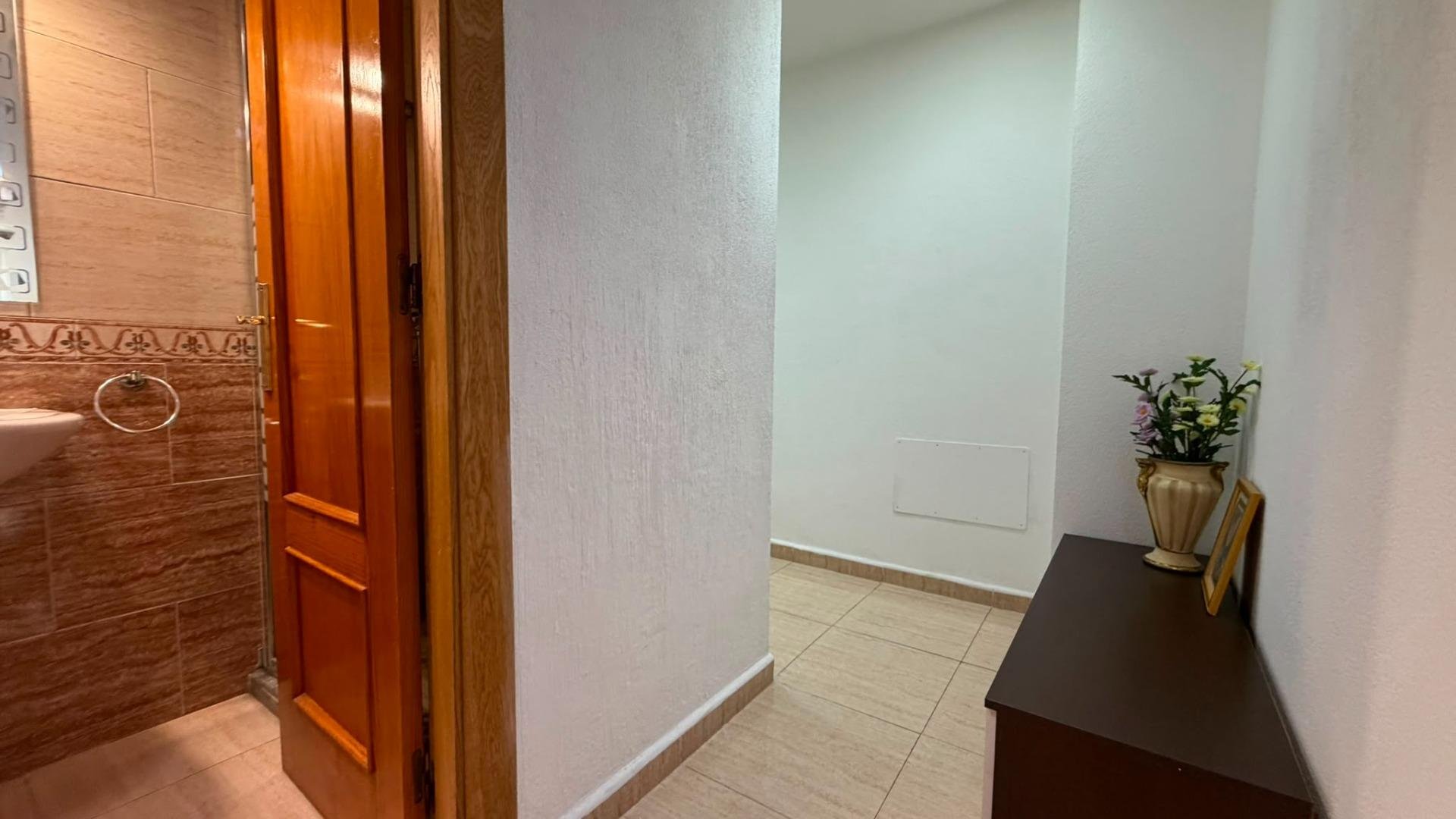 Apartamento en Torrevieja, Alicante, España 2 dormitorios, 72 m2 No. 183060