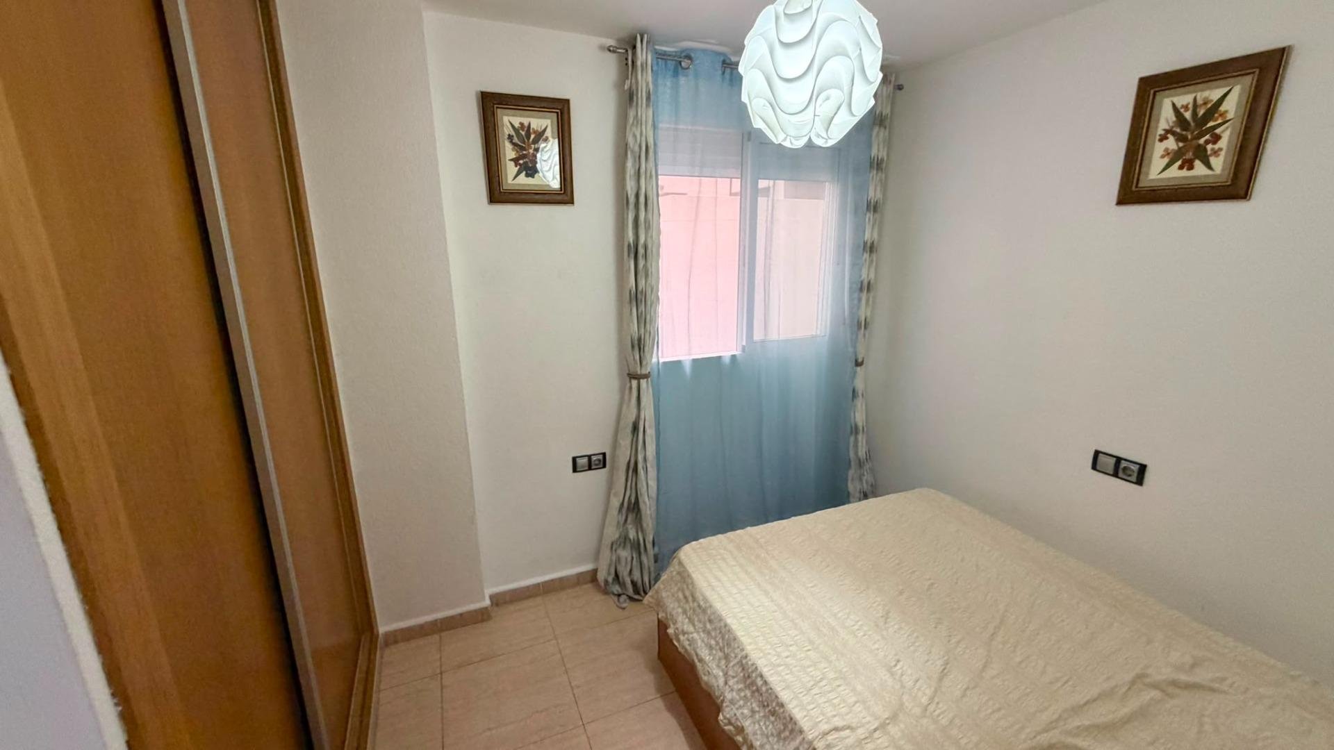 Apartamento en Torrevieja, Alicante, España 2 dormitorios, 72 m2 No. 183060