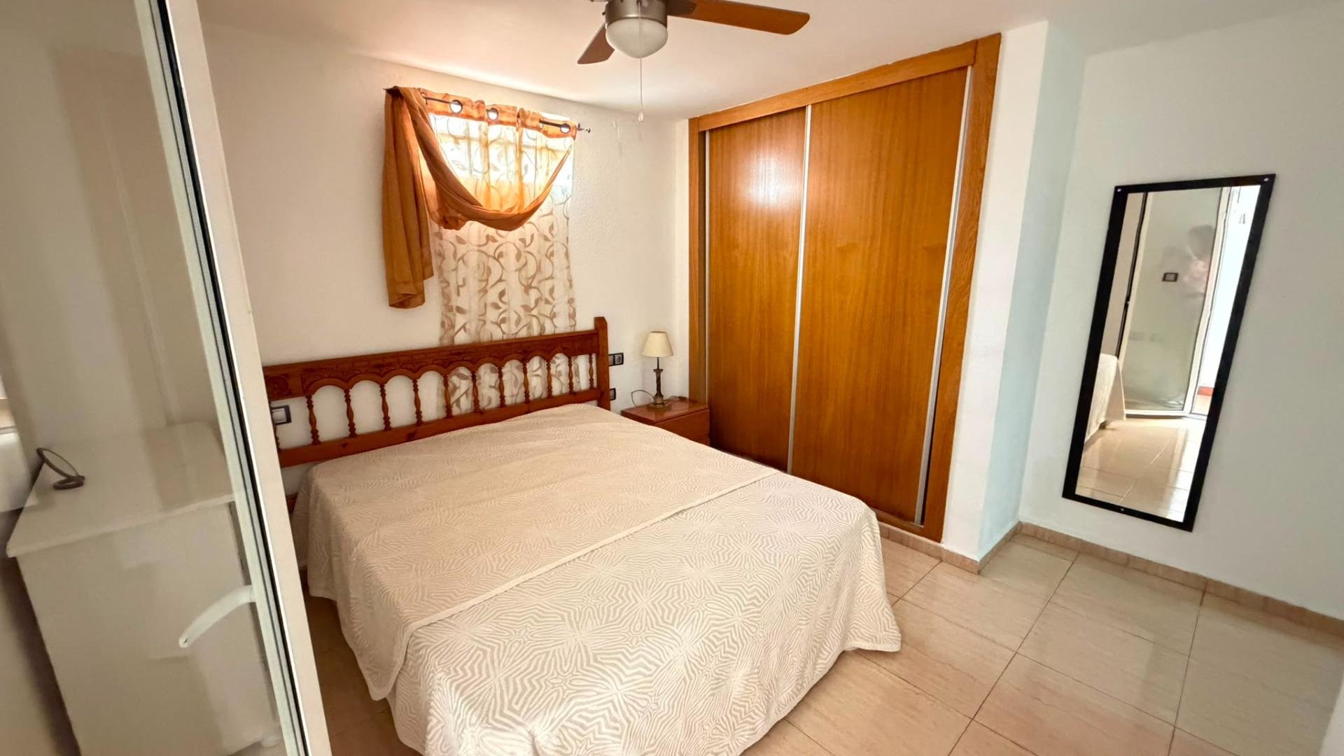 Apartamento en Torrevieja, Alicante, España 2 dormitorios, 72 m2 No. 183060