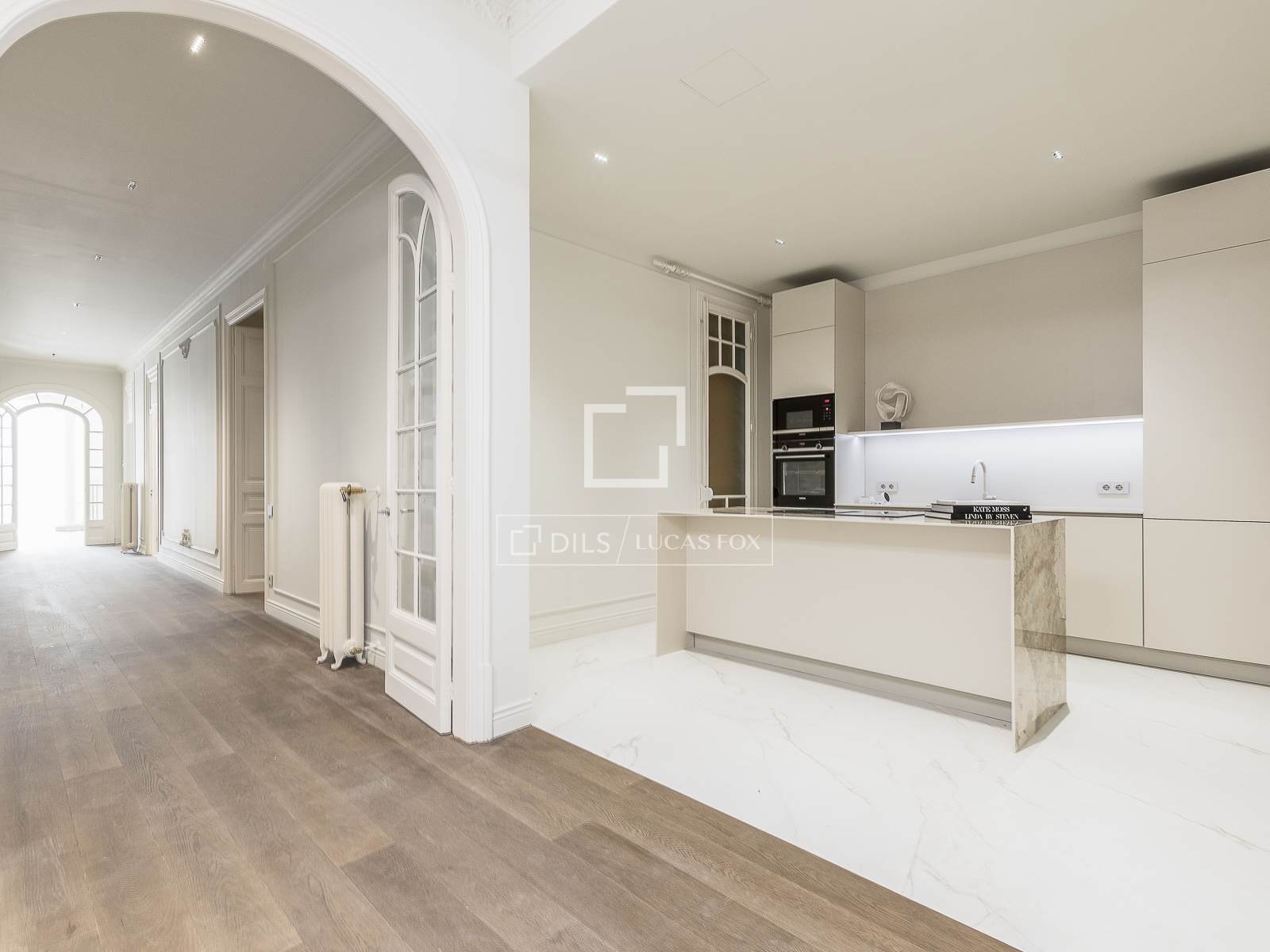 Apartment in Barcelona, Spain 4 bedrooms, 200 sq.m. No. 150814