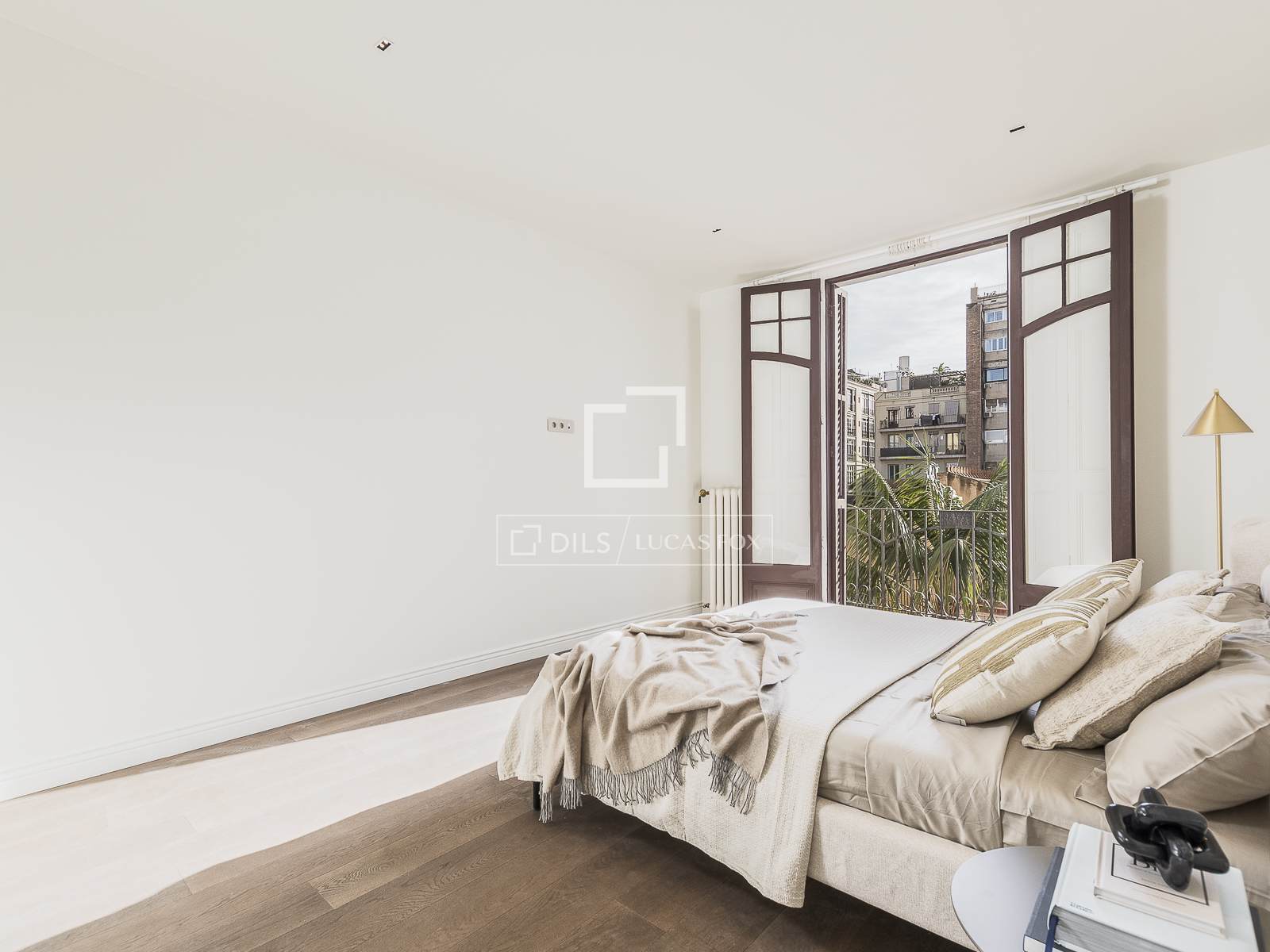 Apartment in Barcelona, Spain 4 bedrooms, 200 sq.m. No. 150814