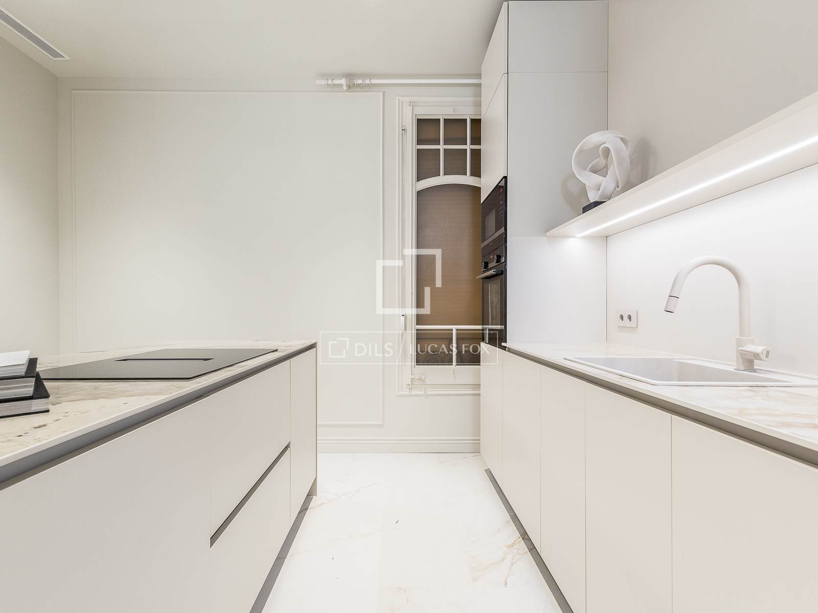 Apartment in Barcelona, Spain 4 bedrooms, 200 sq.m. No. 150814