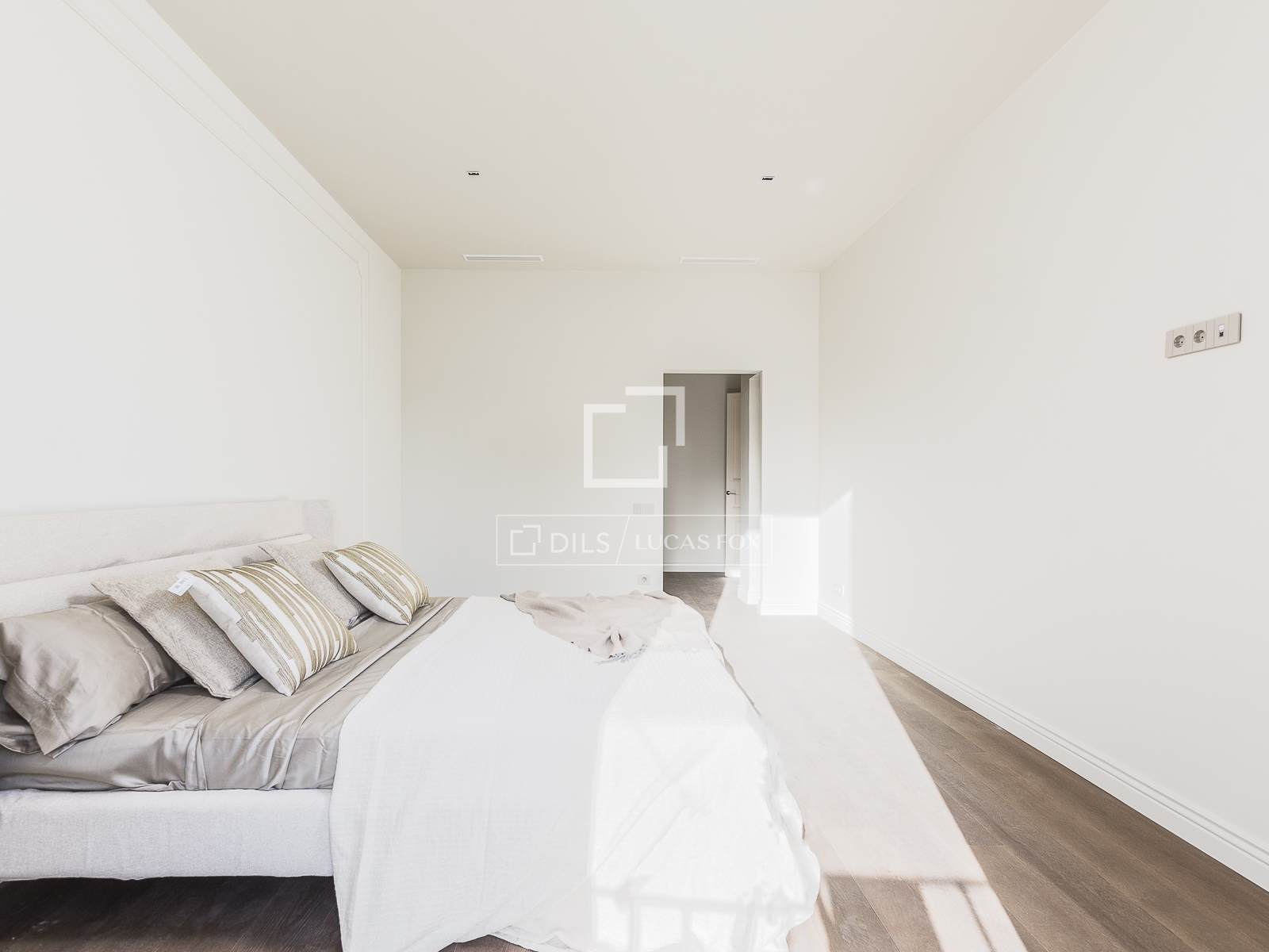 Apartment in Barcelona, Spain 4 bedrooms, 200 sq.m. No. 150814
