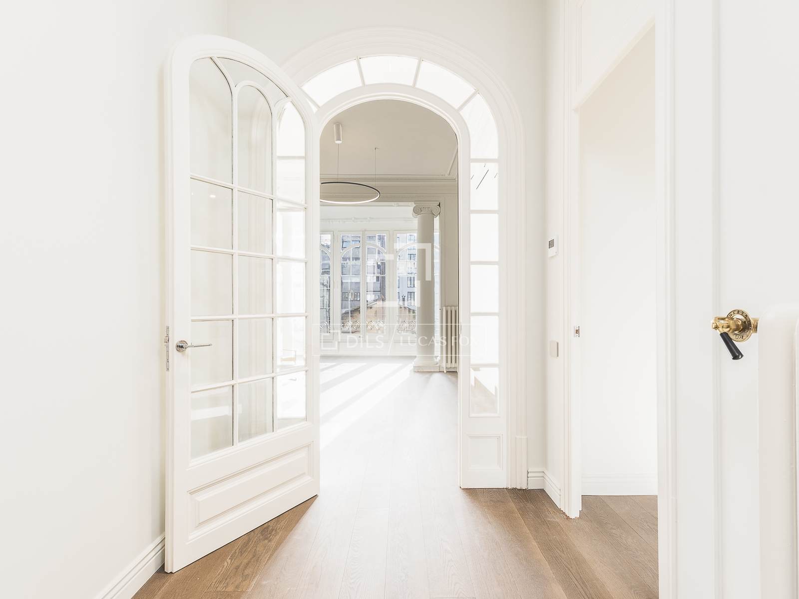 Apartment in Barcelona, Spain 4 bedrooms, 200 sq.m. No. 150814