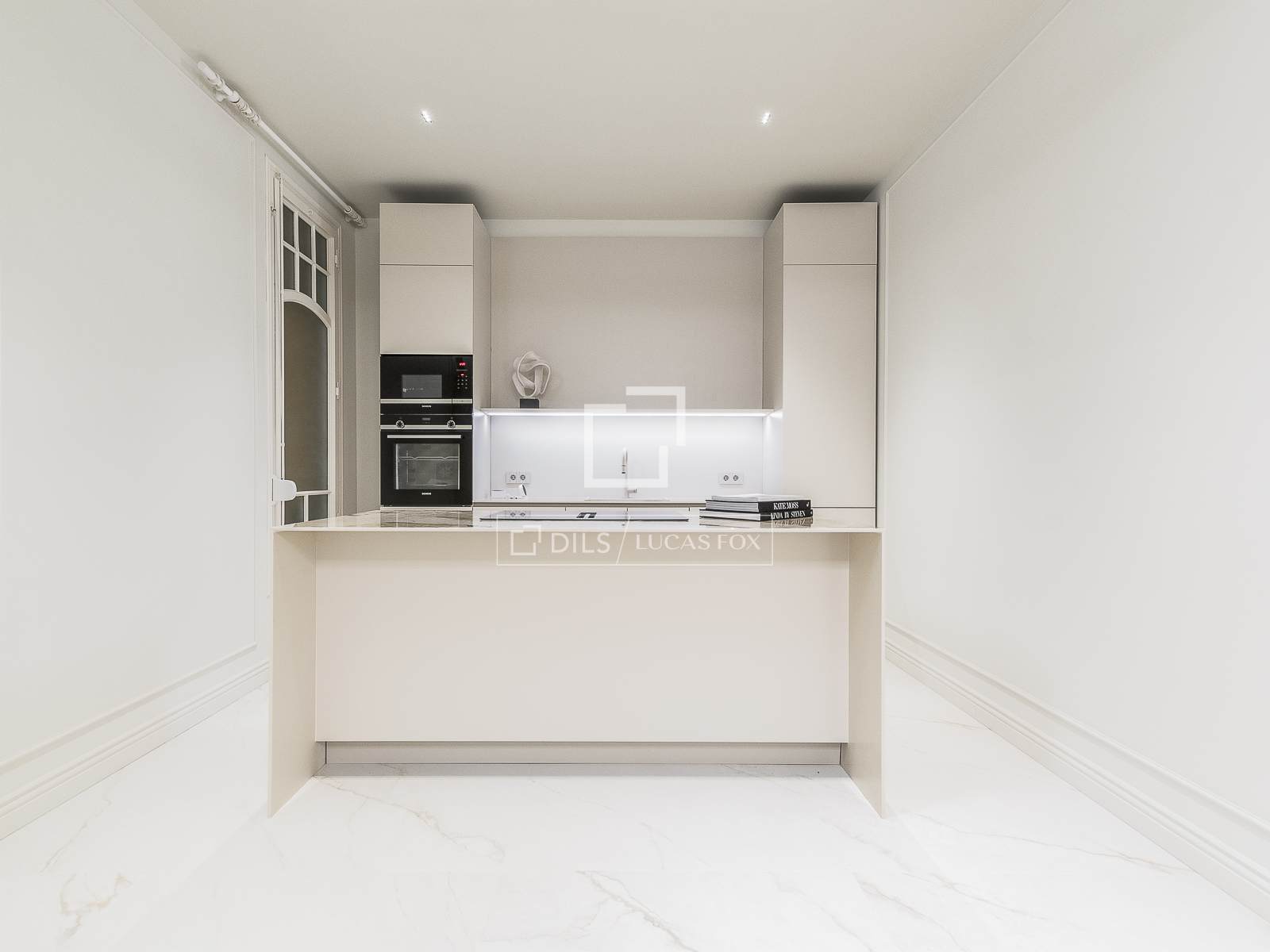 Apartment in Barcelona, Spain 4 bedrooms, 200 sq.m. No. 150814