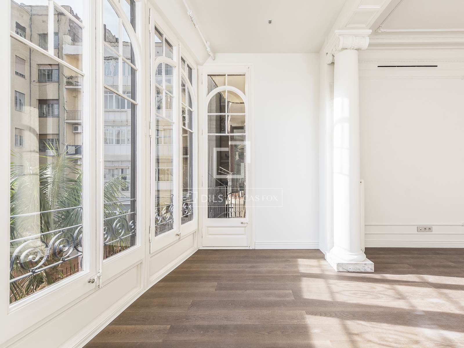 Apartment in Barcelona, Spain 4 bedrooms, 200 sq.m. No. 150814
