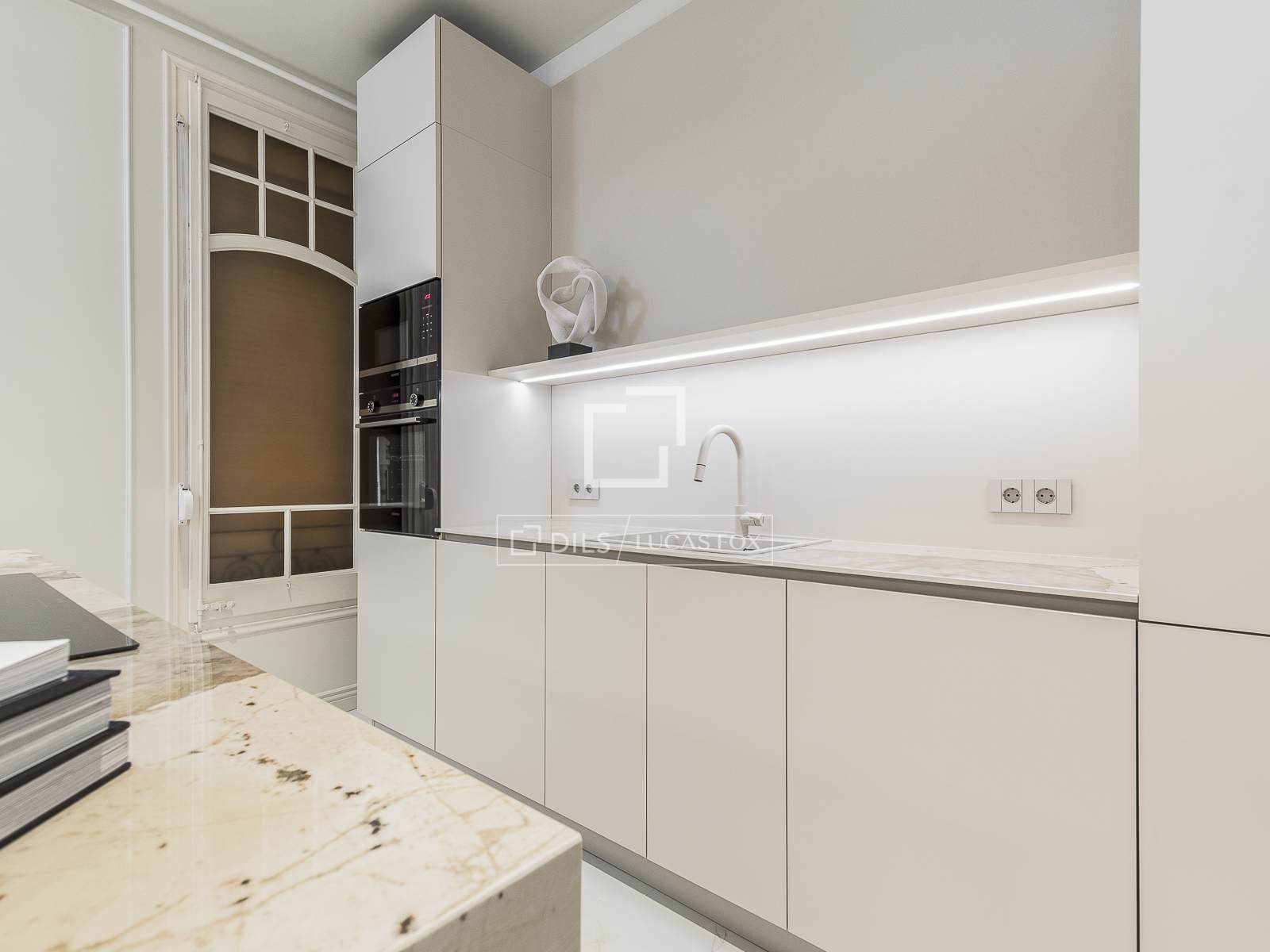 Apartment in Barcelona, Spain 4 bedrooms, 200 sq.m. No. 150814