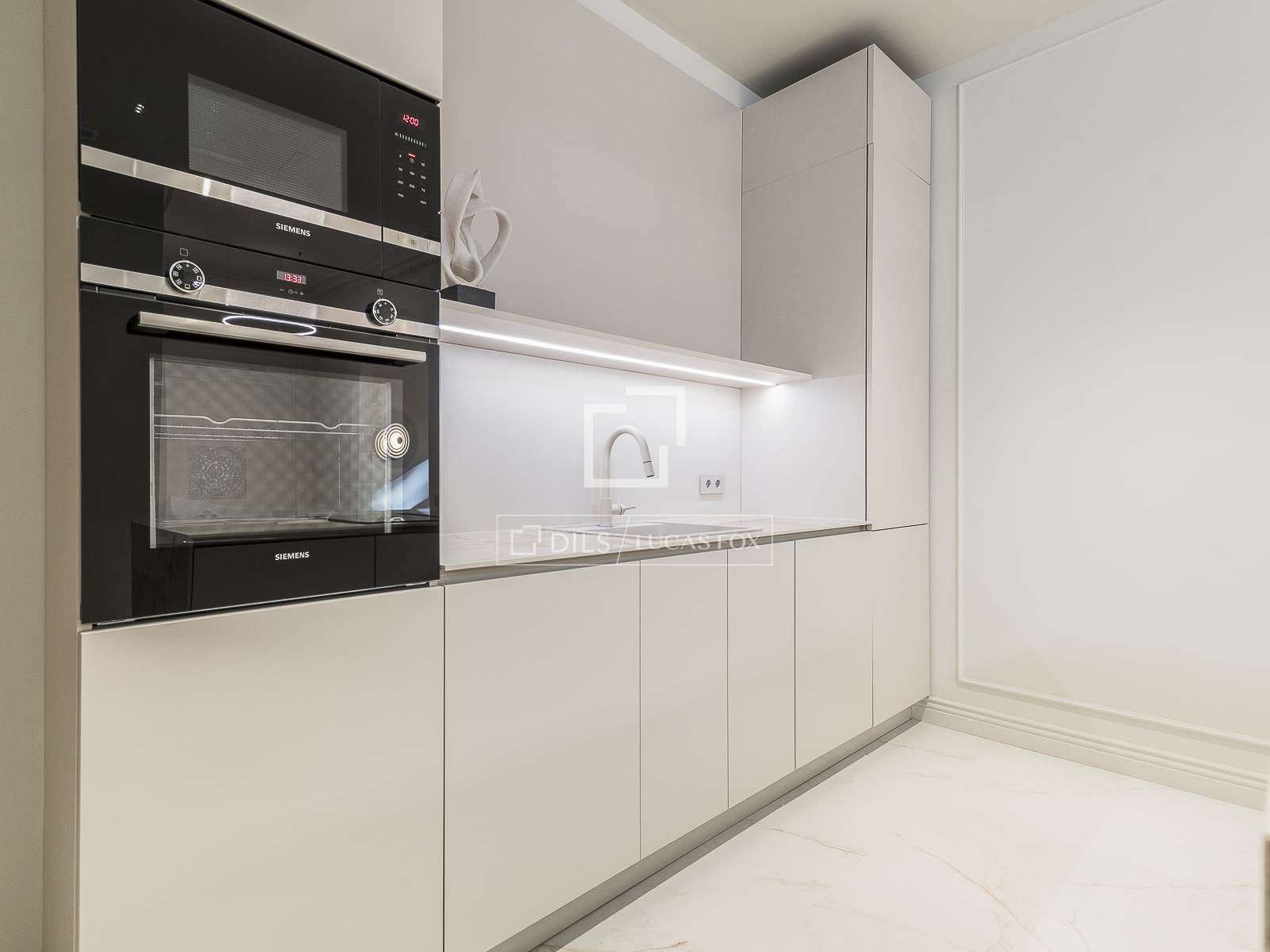 Apartment in Barcelona, Spain 4 bedrooms, 200 sq.m. No. 150814