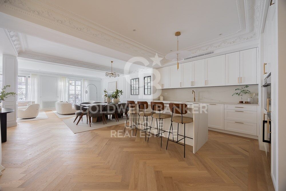Apartment à Madrid, Espagne 4 chambres, 243 m2 No. 158496