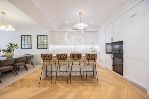 Apartament w Madrid, Hiszpania 4 sypialnie, 243 mkw. nr 158496