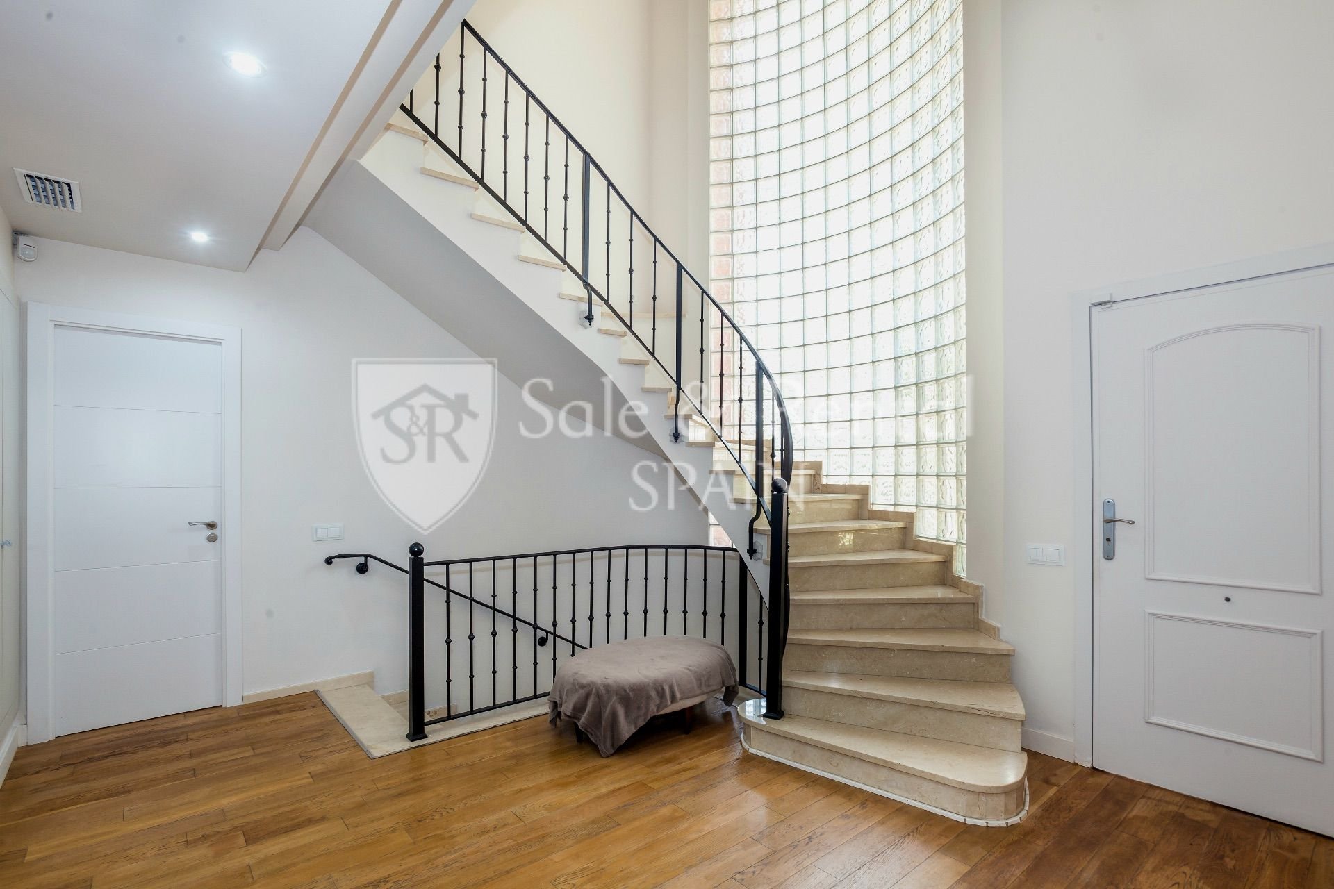Talo Gava, Barcelona, Espanja 6 makuuhuonetta, 490 m2 No. 166458
