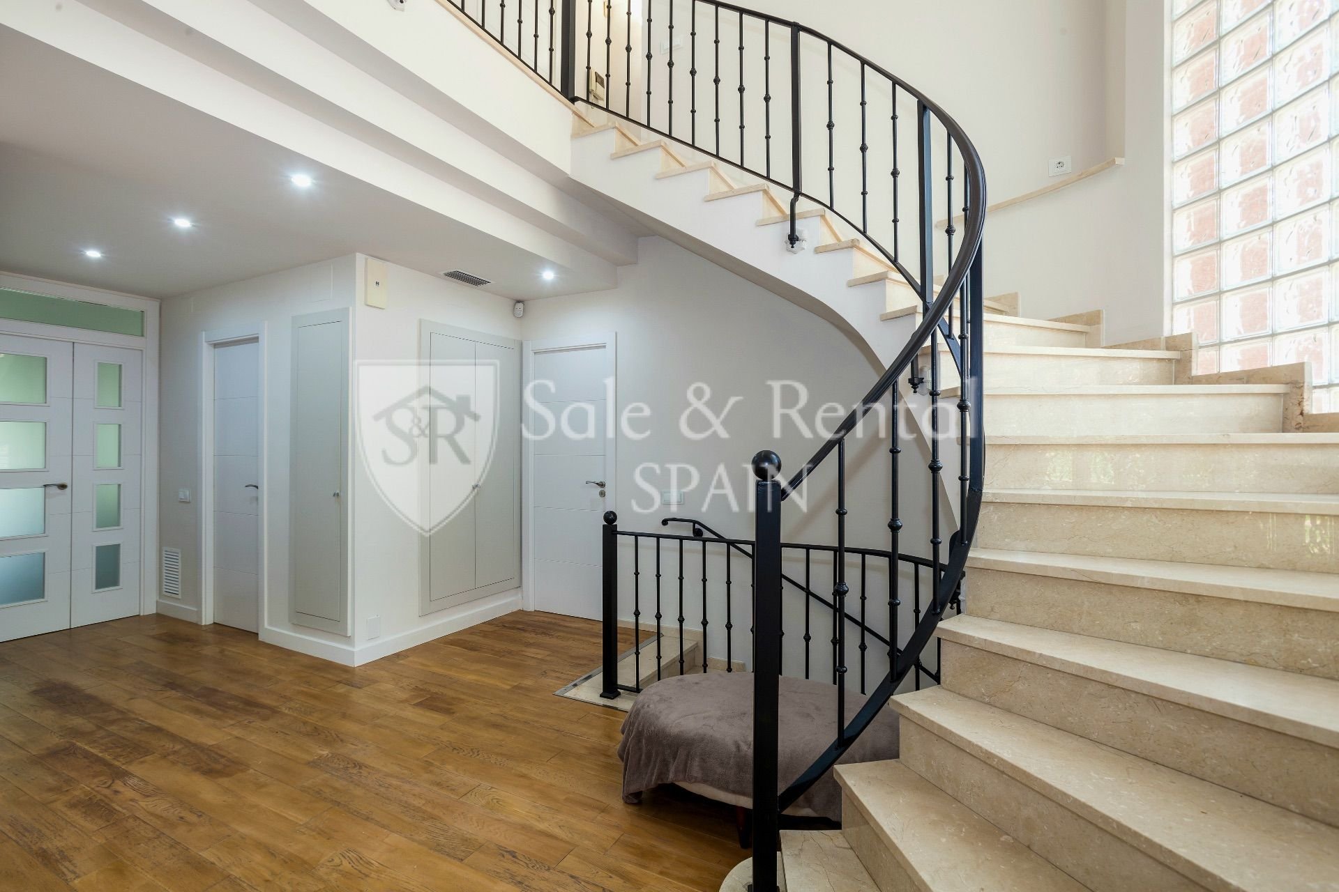 Talo Gava, Barcelona, Espanja 6 makuuhuonetta, 490 m2 No. 166458