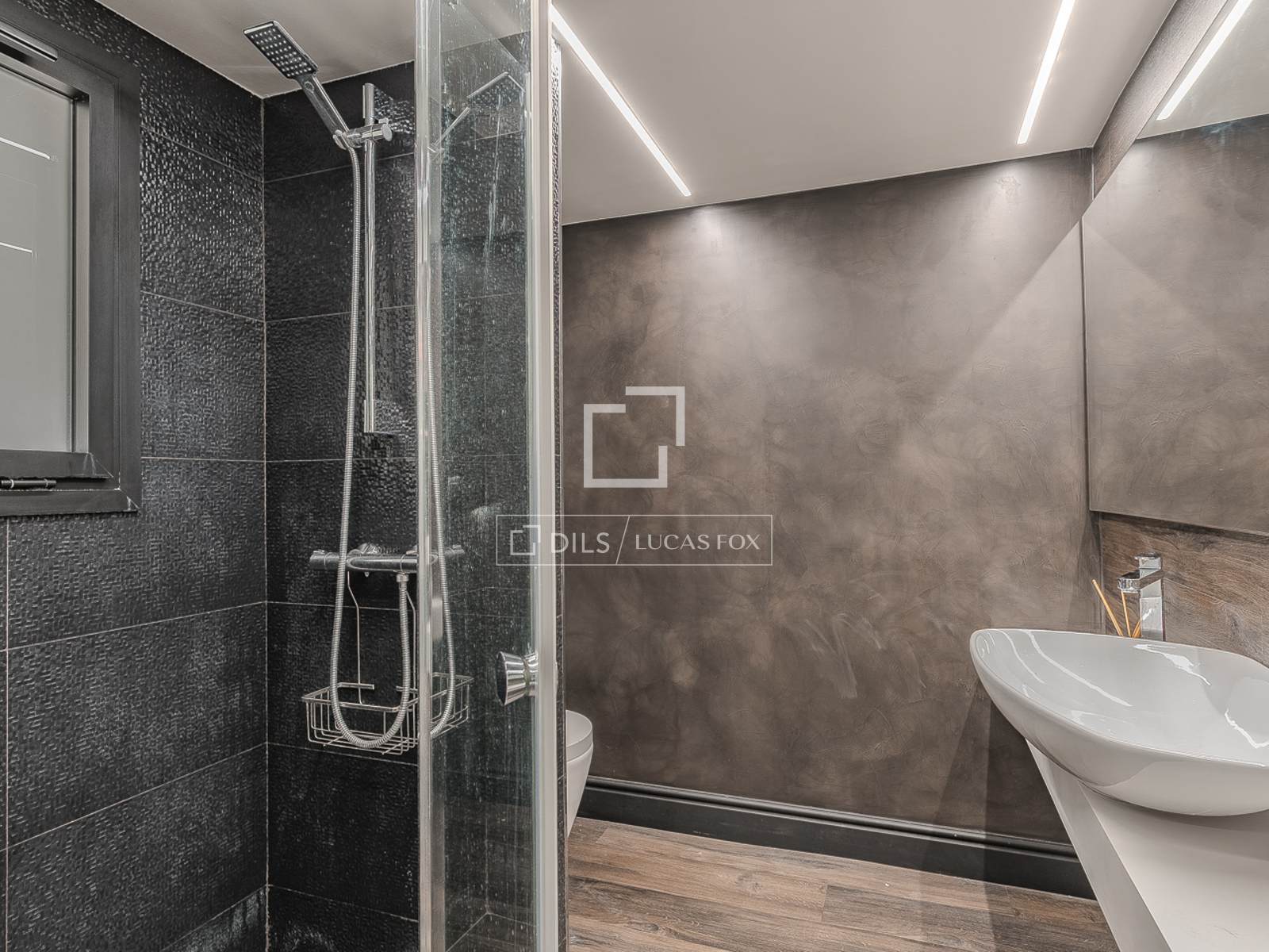 Huoneisto Barcelona, Espanja 3 makuuhuonetta, 212 m2 No. 160835