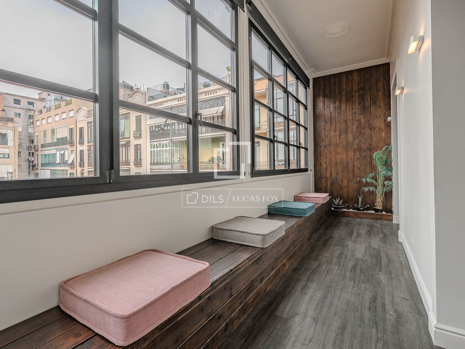 Huoneisto Barcelona, Espanja 3 makuuhuonetta, 212 m2 No. 160835