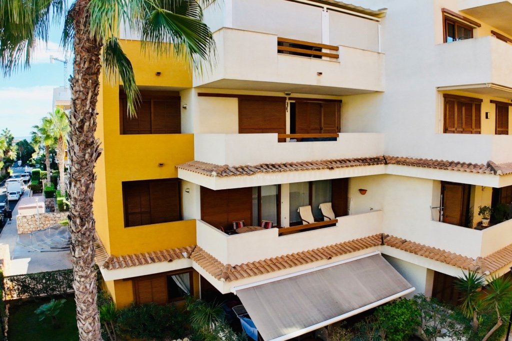 Apartment in Punta Prima, Alicante, Spain 2 bedrooms, 95 sq.m. No. 145430