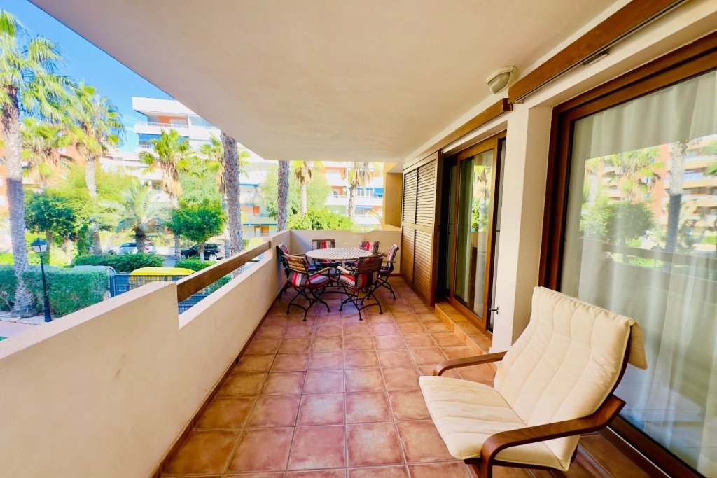 Apartment in Punta Prima, Alicante, Spain 2 bedrooms, 95 sq.m. No. 145430