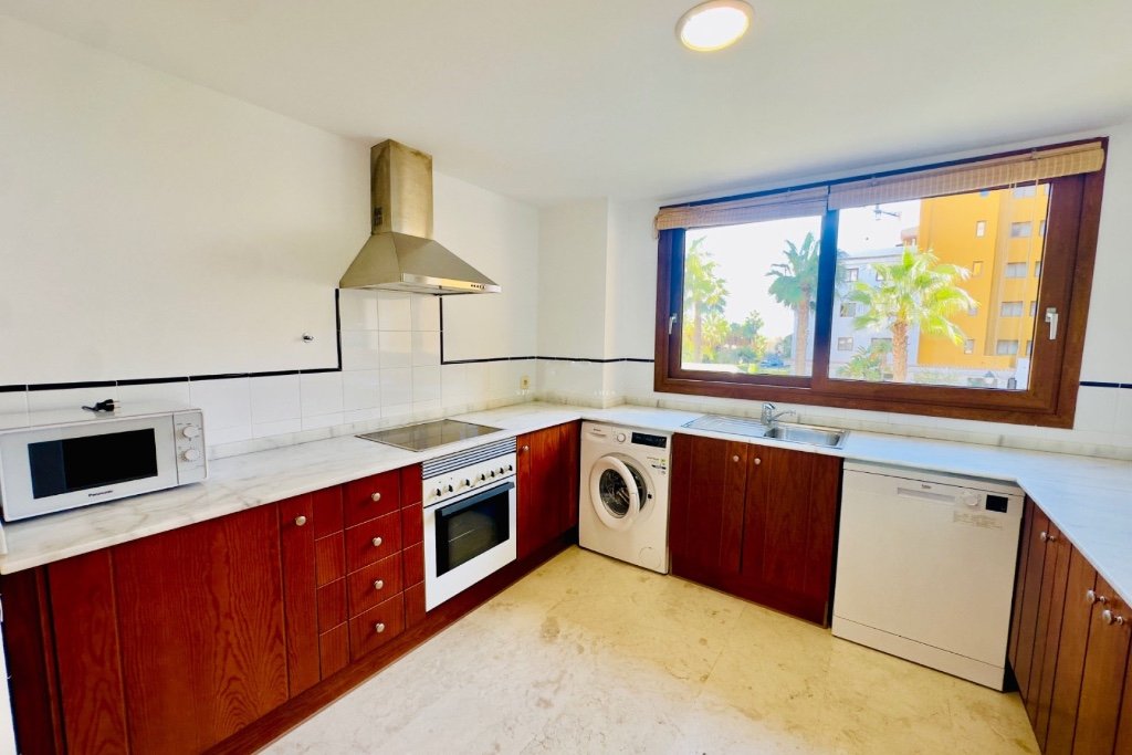 Apartment in Punta Prima, Alicante, Spain 2 bedrooms, 95 sq.m. No. 145430