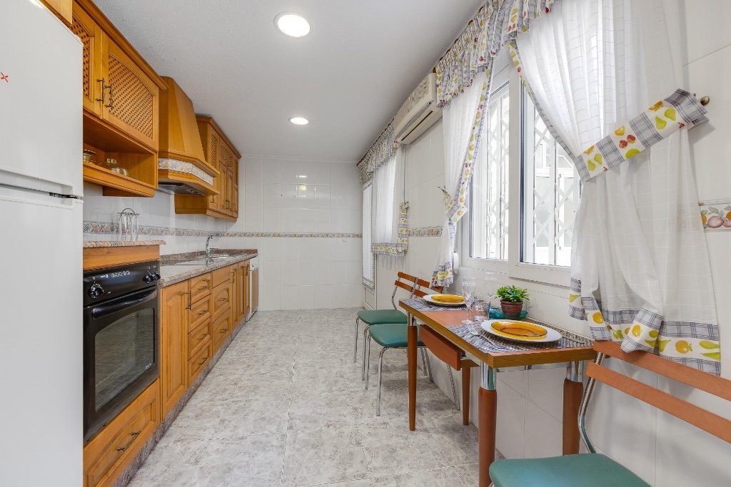 Huoneisto Torrevieja, Alicante, Espanja 2 makuuhuonetta, 105 m2 No. 145432