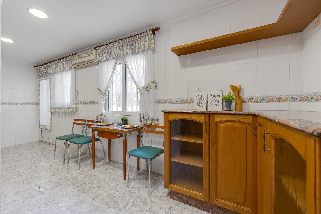Huoneisto Torrevieja, Alicante, Espanja 2 makuuhuonetta, 105 m2 No. 145432