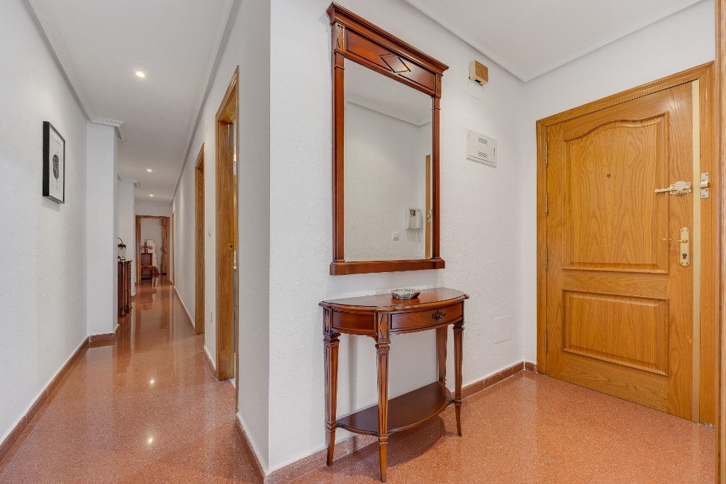Huoneisto Torrevieja, Alicante, Espanja 2 makuuhuonetta, 105 m2 No. 145432