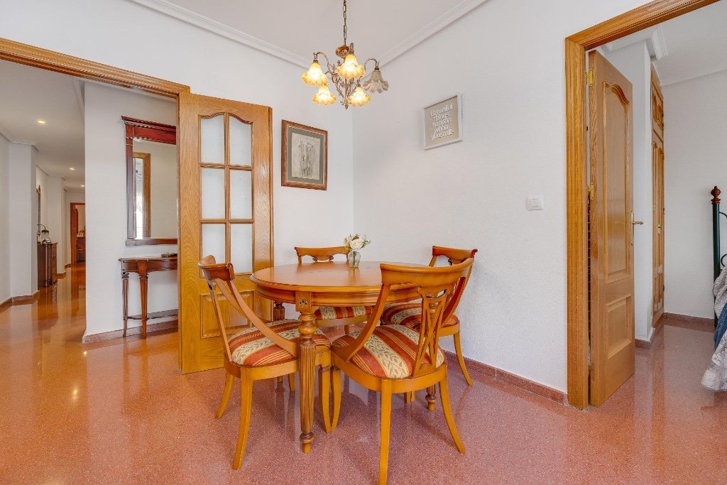 Huoneisto Torrevieja, Alicante, Espanja 2 makuuhuonetta, 105 m2 No. 145432