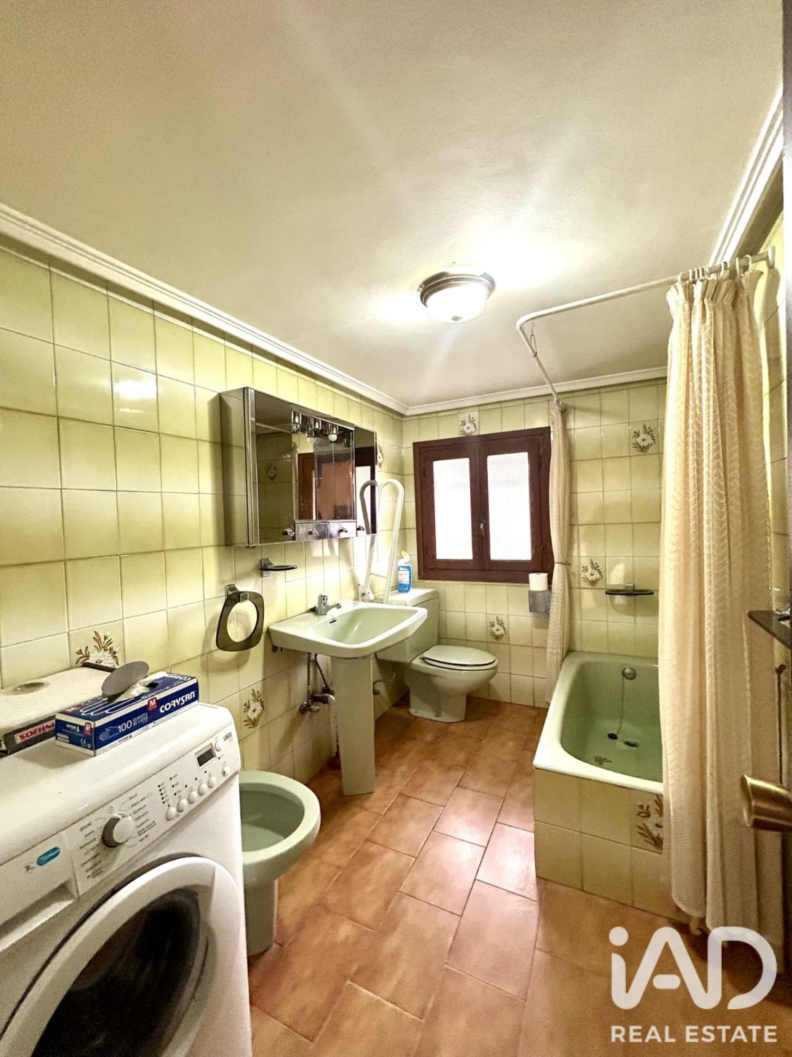 Huvila Riello, Leon, Espanja 4 makuuhuonetta, 384 m2 No. 192151