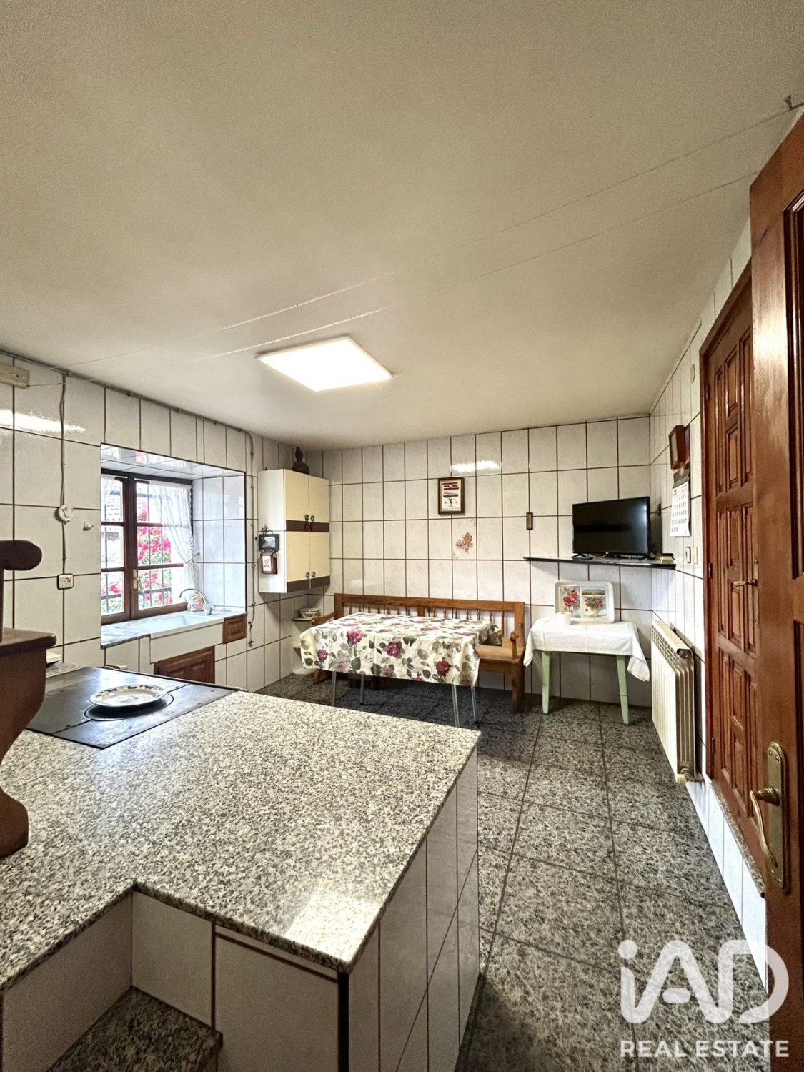 Huvila Riello, Leon, Espanja 4 makuuhuonetta, 384 m2 No. 192151
